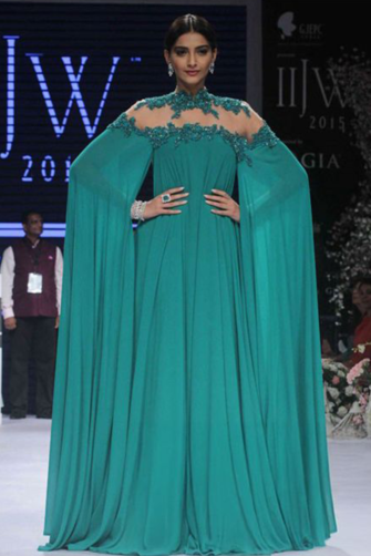 Ethereal Elegance – Sonam Kapoor Inspired Green Backless Prom Dress with Cape Sleeves