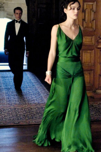Emerald Elegance – Keira Knightley Green Cowl-Neck Satin Gown