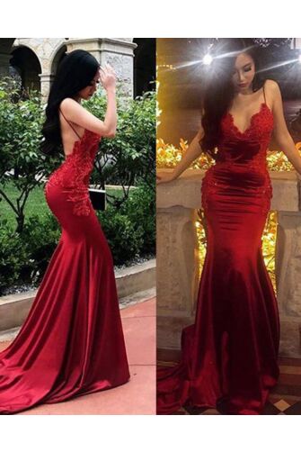 Scarlet Empress – Lace-Embroidered Satin Mermaid Gown