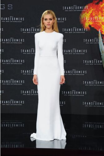 Snow Aura Nicola Peltz Inspired White Long Sleeve High Neck Sheath Celebrity Formal Prom Dress Transformers Premiere