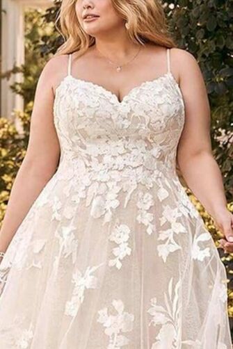 Sweetheart Neckline Lace Appliqué Tulle Ball Gown with Long Train for Formal Events