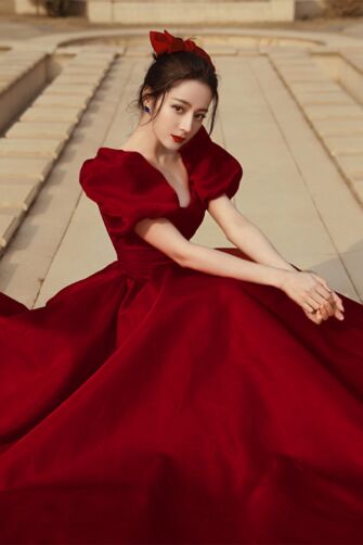 Scarlet Puff-Sleeve Ball Gown – Perfect for Weddings and Formal Occasions