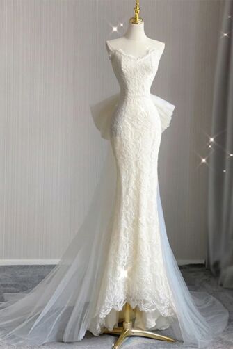 Elegant Ivory Lace Mermaid Gown with Tulle Train and Sweetheart Neckline for Weddings and Special Events
