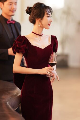 Elegant Burgundy Velvet Mermaid Gown – Fitted Evening Dress with Puff Sleeves for Formal Events