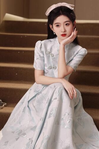 Silver Jacquard Mandarin-Collar Gown with Puff Sleeves – Perfect for Weddings and Formal Events