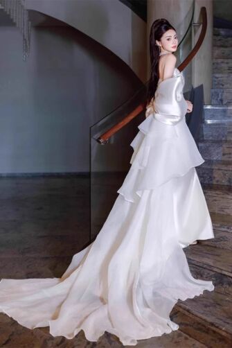 White Off-Shoulder Bridal Gown with Dramatic Puff Sleeves and Tiered Train – Perfect for Fairytale Weddings