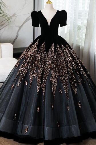 Black Velvet Puff-Sleeve Ball Gown with Gold Sequin Accents – Perfect for Grand Galas