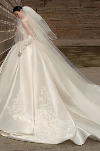 Ivory Satin Ball Gown Wedding Dress with Lace Train – Perfect for Grand Ceremonies