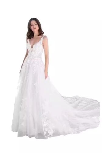 V-Neck Lace Appliqué Tulle Ball Gown with Long Train for Formal Events