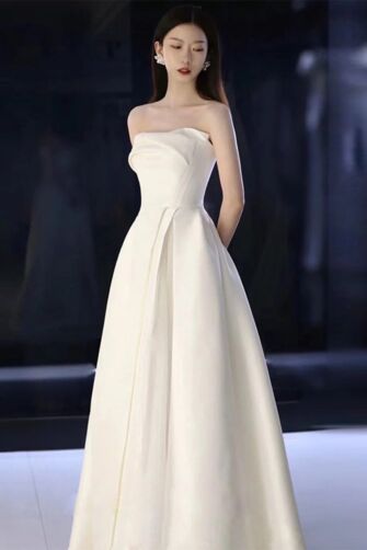 Minimalist White Strapless Gown – Perfect for Modern Weddings and Formal Occasions
