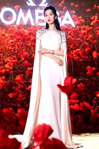 Regal White Cape Gown with Crystal-Embellished Shoulders – Perfect for Red Carpet Events