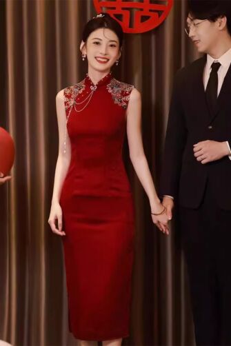Red Velvet Chinese Cheongsam with Floral Embroidery and Pearl Necklace – Perfect for Weddings and Celebrations