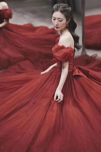 Scarlet Enchantment Ball Gown – Off-Shoulder Tulle with Puff Sleeves