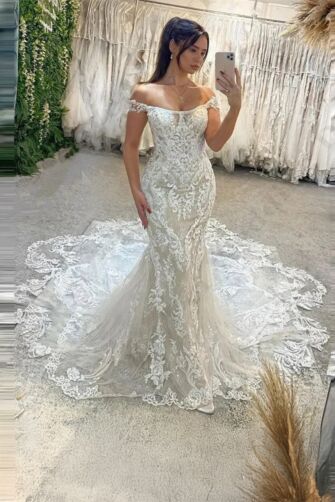 Off-the-Shoulder Lace Mermaid Gown with Long Train for Formal Events