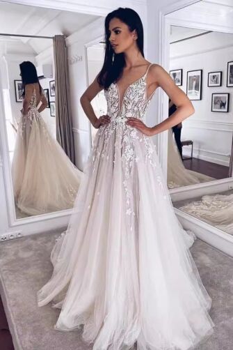 Lace Appliqué Tulle Ball Gown with Long Train for Formal Events