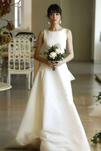 Minimalist Ivory Sleeveless A-Line Bridal Gown with Bow Back