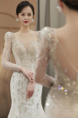 Elegant White Mermaid Tail Evening Gown with Short Sleeves for Special Occasions and Engagements