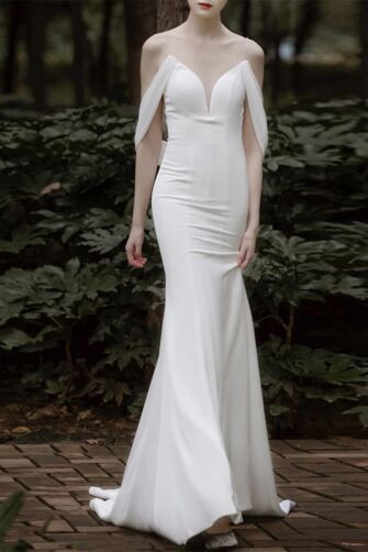 Chic Off-Shoulder Elegant Gown with Flowing Sleeves and Flared Hem