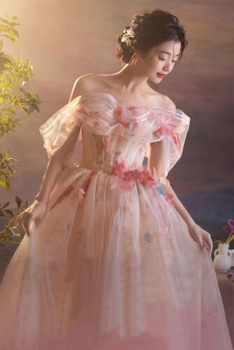 Blush Floral Off-Shoulder Tulle Gown – Perfect for Fairy-Tale Weddings and Romantic Soirées