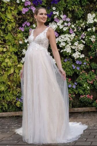 Lace V-Neck Tulle Ball Gown with Long Train for Formal Events