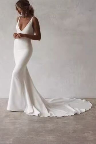 V Mermaid Gown with Long Train for Formal Events