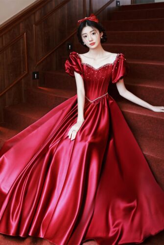 Crimson Puff-Sleeve Satin Princess Gown – Perfect for Weddings and Fairy-Tale Occasions