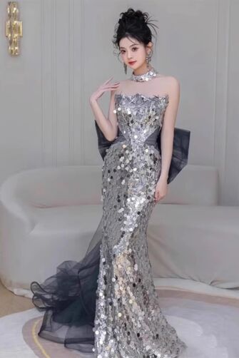 Silver Sequin Strapless Mermaid Gown with Dramatic Tulle Back – Perfect for Gala and Red Carpet Events