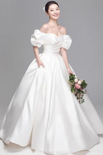 Romantic Off-Shoulder Satin Ball Gown with Puff Sleeves and Flowing Skirt