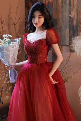 Sparkling Red Tulle Ball Gown with Puff Sleeves – Perfect for Weddings and Formal Events