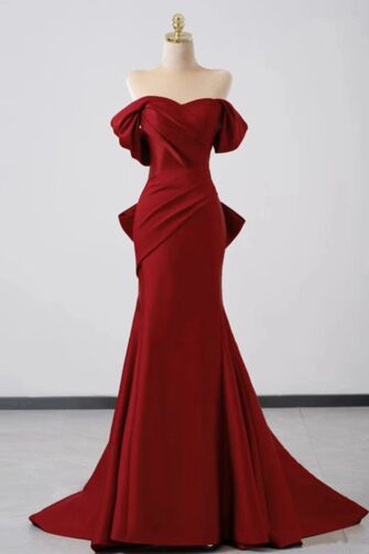 Burgundy Off-the-Shoulder Draped Mermaid Gown – Perfect for Weddings and Formal Soirees