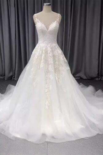 Neck Lace Appliqué Tulle Ball Gown with Long Train for Formal Events