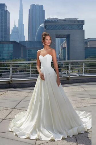 Strapless Sweetheart Neckline Satin Ball Gown with Long Train for Formal Events