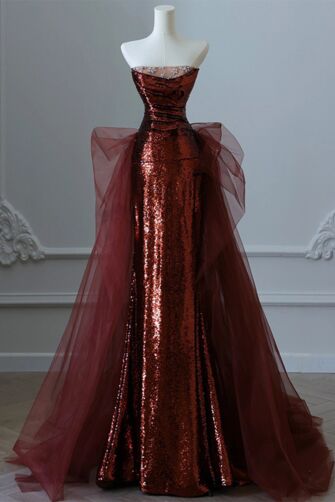 Glamorous Burgundy Sequin Evening Gown with Tulle Train – Perfect for Red Carpet Events and Galas