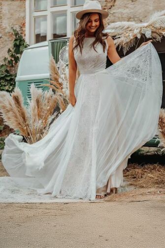 High-Neck Lace Bodice Flowy Tulle Gown with Long Train for Wedding Events