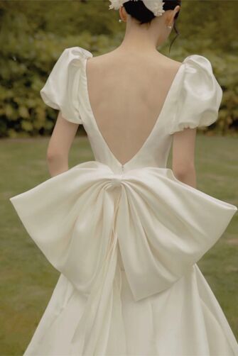 Ivory Puff-Sleeve Bow-Back Wedding Gown – Perfect for Bridal Ceremonies