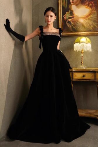 Black Velvet Strapless Gown with Ruffle Details and Satin Gloves – Perfect for Formal Events and Galas