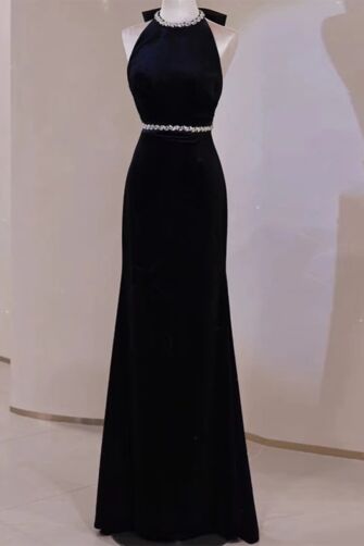 Black Velvet Halter Gown with Rhinestone Trim – Perfect for Elegant Evenings and Formal Events