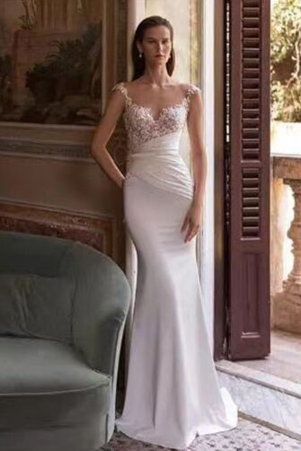 Lace Illusion Neckline Mermaid Gown with Ruched Waist for Formal Events