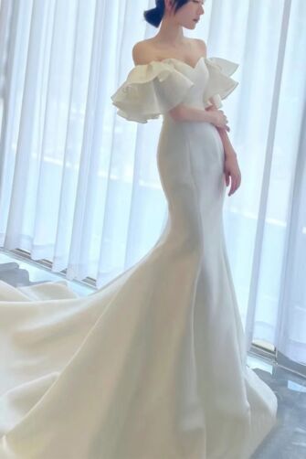 Ethereal Ruffle Mermaid Gown – Off-Shoulder Elegance in White