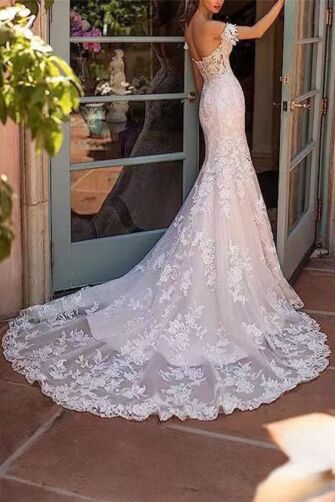  Off-the-Shoulder Mermaid Gown with Long Train for Evening Events