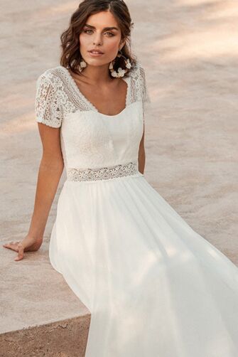 Short-Sleeve Lace and Tulle A-Line Gown with Waist Detail for Formal Events