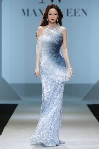  Dazzling Ombre Sequined Mermaid Gown with Floral Accent for Red Carpet Glamour