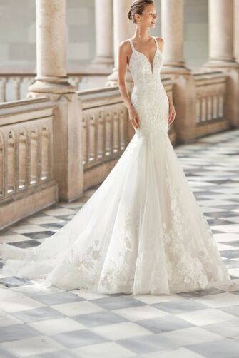  Mermaid Gown with Long Train for Formal Events