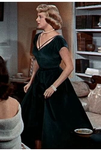 Evergreen Elegance – Rosemary Clooney “White Christmas”–Inspired Green Velvet Cap-Sleeve A-Line Tea-Length Gown