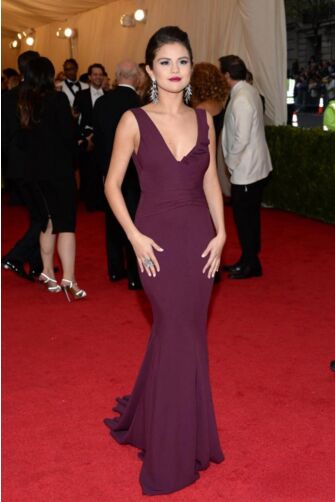 Garnet Grace – Met Gala 2014–Inspired Burgundy Ruffle-Trimmed V-Neck Mermaid Gown