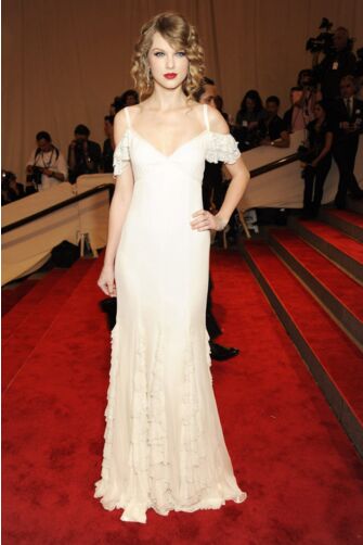 Taylor Swift White Off-the-shoulder Celebrity Formal Prom Dress Met Gala 2010