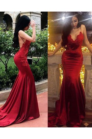 Scarlet Empress – Lace-Embroidered Satin Mermaid Gown