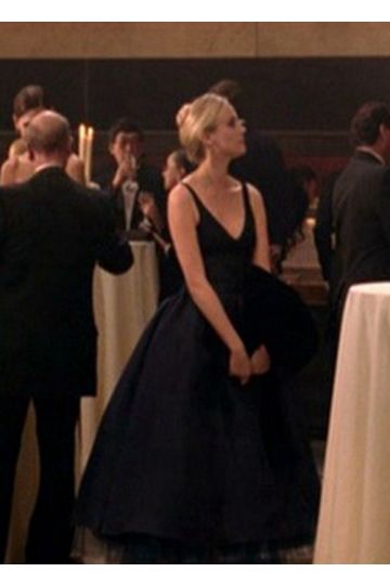 Midnight Elegance – Diane Kruger Black V-Neck Ball Gown