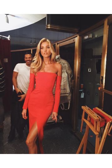 Scarlet Siren – Elsa Hosk Red Off-the-Shoulder Slit Gown