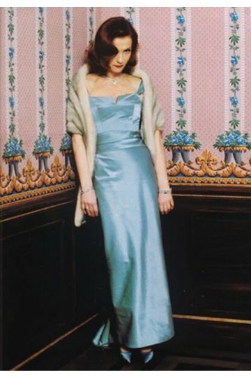 Isabelle Huppert as Tante Augustine Silver Blue Satin Dress in Movie 8 Femmes